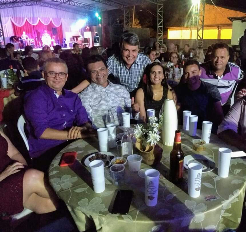 Prefeito João Luiz promove a maior festa de Confraternização de Monsenhor Gil e sorteia valiosos brindes  - Imagem 2