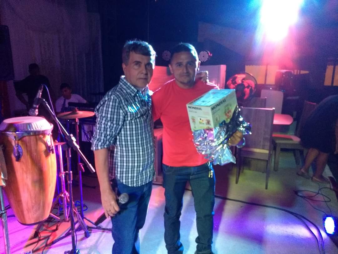 Prefeito João Luiz promove a maior festa de Confraternização de Monsenhor Gil e sorteia valiosos brindes  - Imagem 11