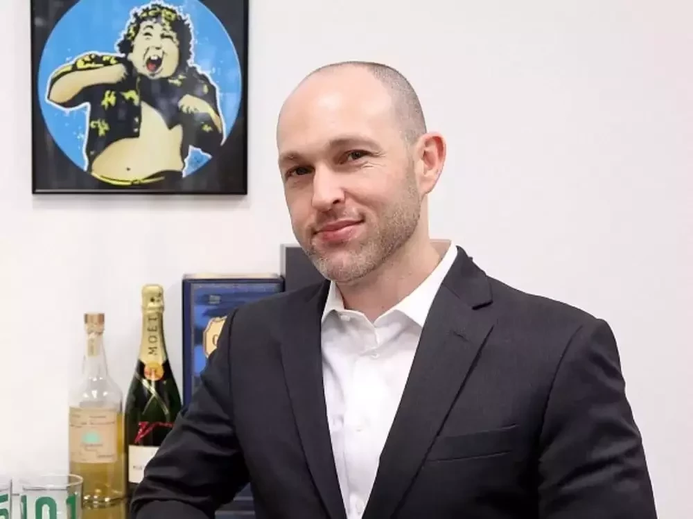 Veja celebridades que faliram e atualmente vivem com empregos comuns - imagem 11741