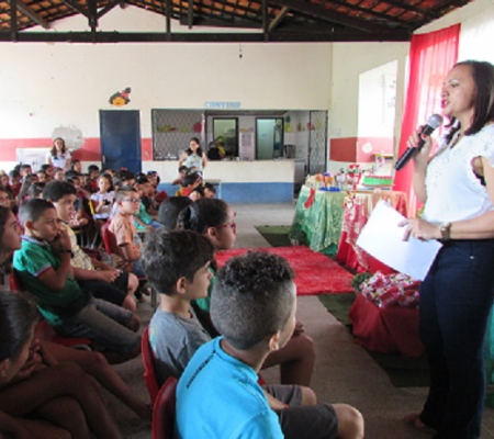 Escola Cícero Lopes premia alunos e leitores nota 10
