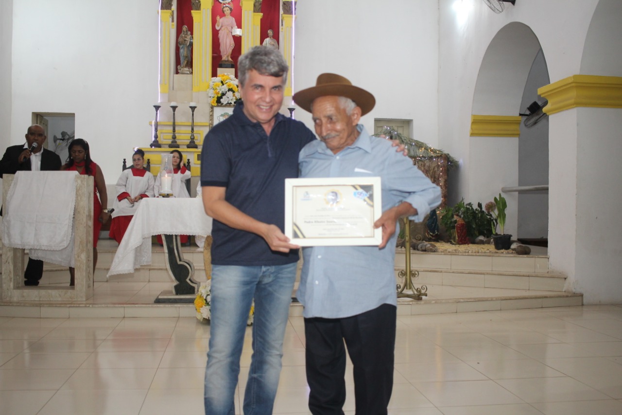 Prefeito João Luiz faz justiça e homenageia várias pessoas durante aniversário de Monsenhor Gil - Imagem 15