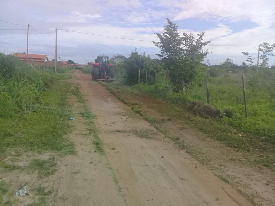 Prefeitura de Água Branca realiza manutenção de estradas vicinais