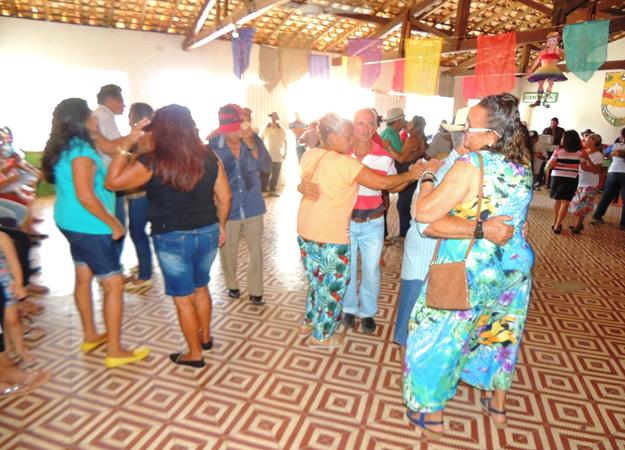 Prefeitura de Pedro II promove carnaval do idoso pelo Serviço de Convivência e Fortalecimento de Vínculos - Imagem 12