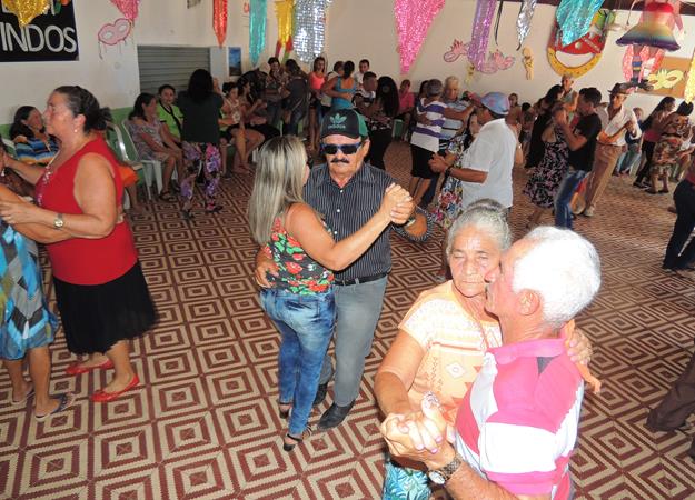 Prefeitura de Pedro II promove carnaval do idoso pelo Serviço de Convivência e Fortalecimento de Vínculos - Imagem 6
