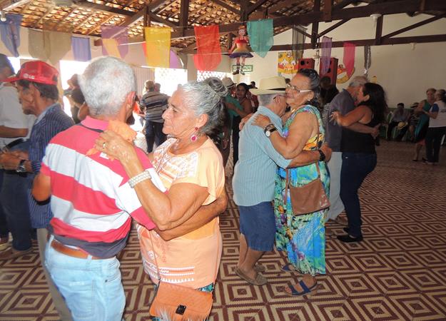 Prefeitura de Pedro II promove carnaval do idoso pelo Serviço de Convivência e Fortalecimento de Vínculos - Imagem 13