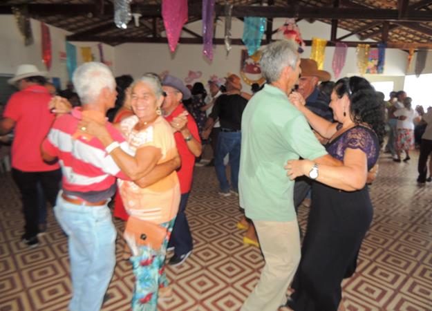 Prefeitura de Pedro II promove carnaval do idoso pelo Serviço de Convivência e Fortalecimento de Vínculos - Imagem 22