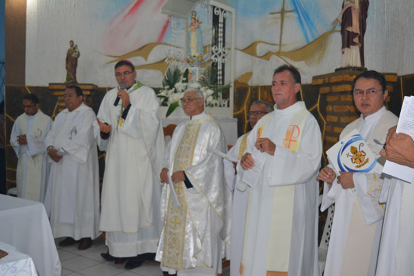 Monsenhor Silvestre é o novo pároco de N. S. dos Remédios - Imagem 8
