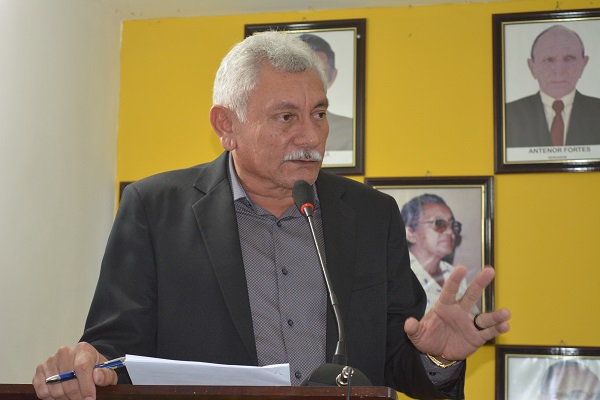 Prefeito participa de sessão na câmara e presta contas de dois anos de governo - Imagem 1