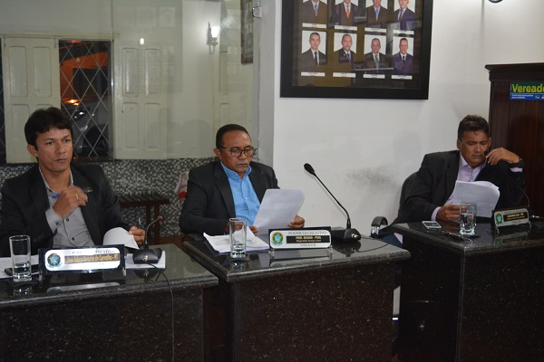 Prefeito participa de sessão na câmara e presta contas de dois anos de governo - Imagem 3