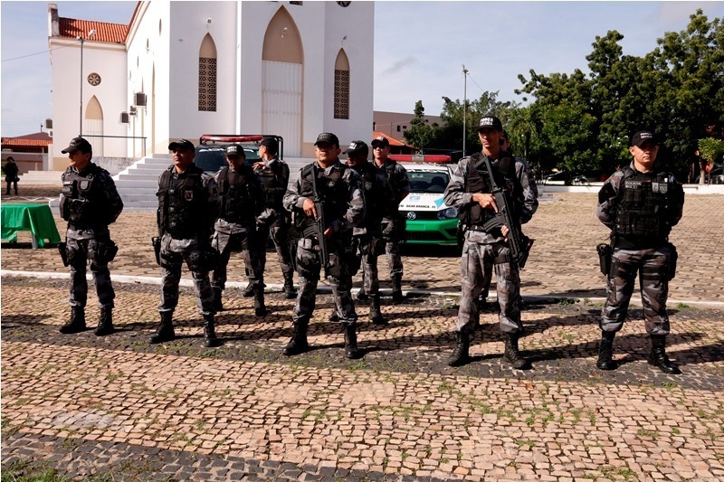 Entrega de duas viaturas novas para o 18º Batalhão da Polícia Militar, na cidade de Água Branca - Imagem 11