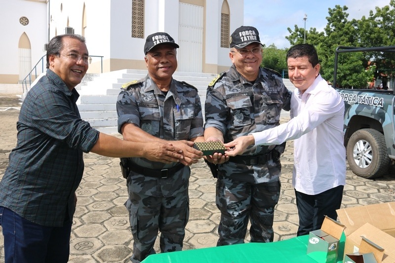 Entrega de duas viaturas novas para o 18º Batalhão da Polícia Militar, na cidade de Água Branca - Imagem 2