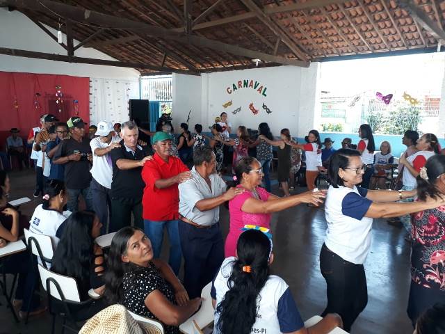 Prefeitura de Dom Expedito Lopes promove “Carnaval da Melhor Idade”