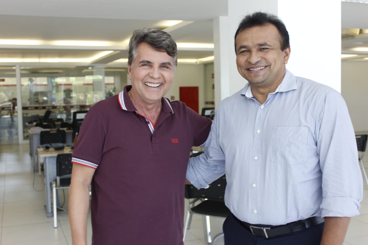 Prefeito João Luiz comemora o recebimento de 100 mil reais de emenda do deputado Fábio Abreu - Imagem 1