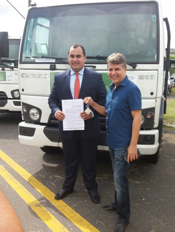 Prefeito João Luiz recebe um caminhão para agricultura familiar do município  - Imagem 3
