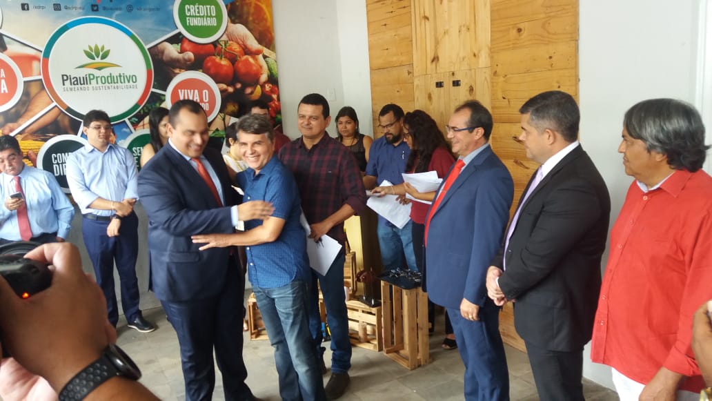 Prefeito João Luiz recebe um caminhão para agricultura familiar do município  - Imagem 7