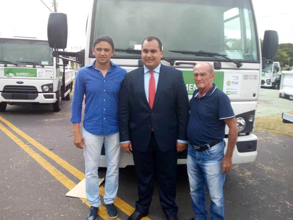 Caminhão dará suporte à produção agrícola familiar de Água Branca