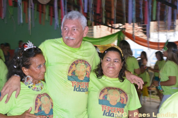 Bloco da 3ª Idade animou sábado de carnaval em N. S. dos Remédios - Imagem 13