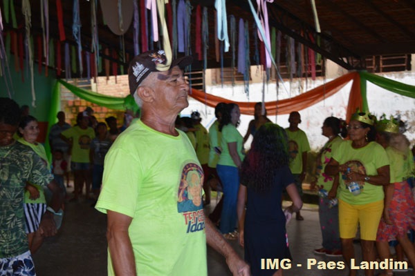 Bloco da 3ª Idade animou sábado de carnaval em N. S. dos Remédios - Imagem 19