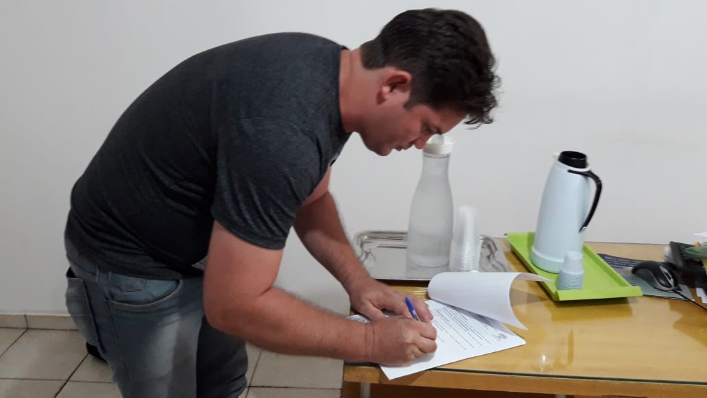 Prefeitura da posse a cinco novos celetistas em Dom Expedito Lopes - Imagem 10