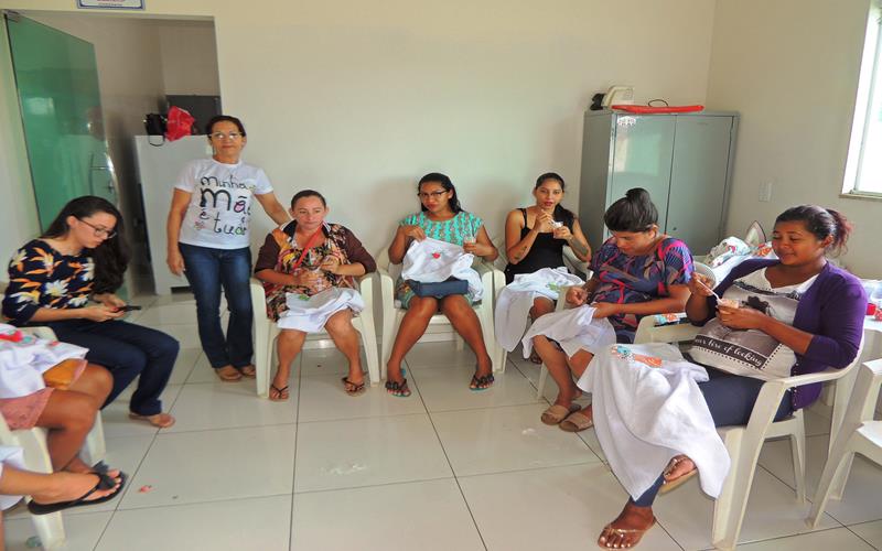 Gestantes participam de curso de enxovais em Pedro II