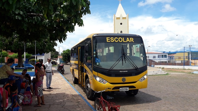 Secretário de Educação fala sobre ônibus escolar em Dom Expedito Lopes - Imagem 2