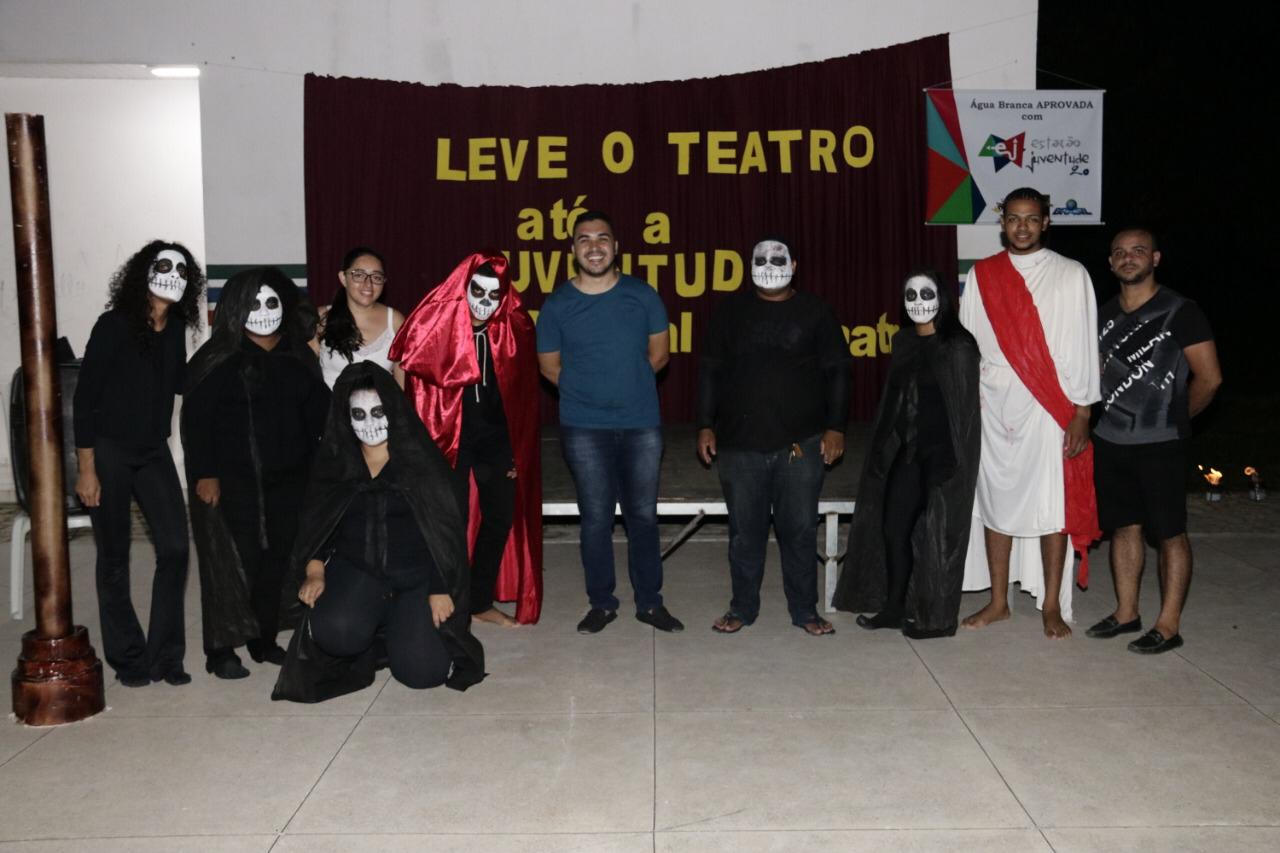 Água Branca: espetáculo teatral aborda problemas enfrentados pelos jovens. - Imagem 2