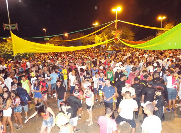 Forró Absoluthe e Kaio Stronda animaram terceira noite de Carnaval de Pedro II - Imagem 13