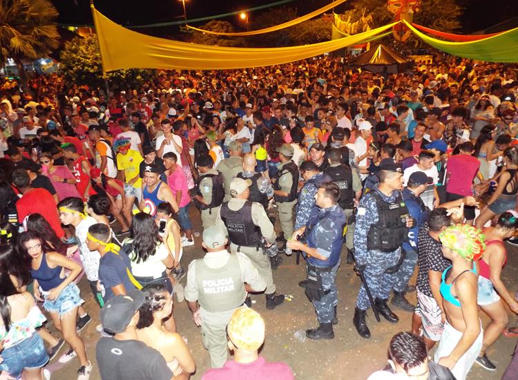 Forró Absoluthe e Kaio Stronda animaram terceira noite de Carnaval de Pedro II - Imagem 38