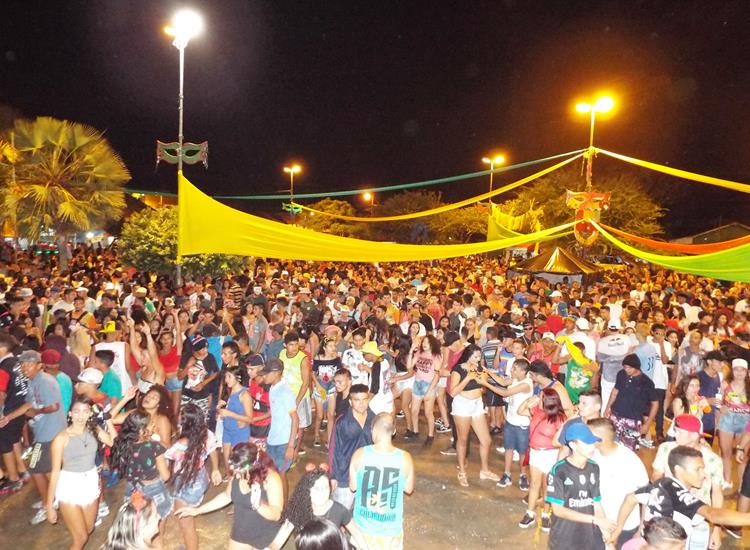 Forró Absoluthe e Kaio Stronda animaram terceira noite de Carnaval de Pedro II - Imagem 14