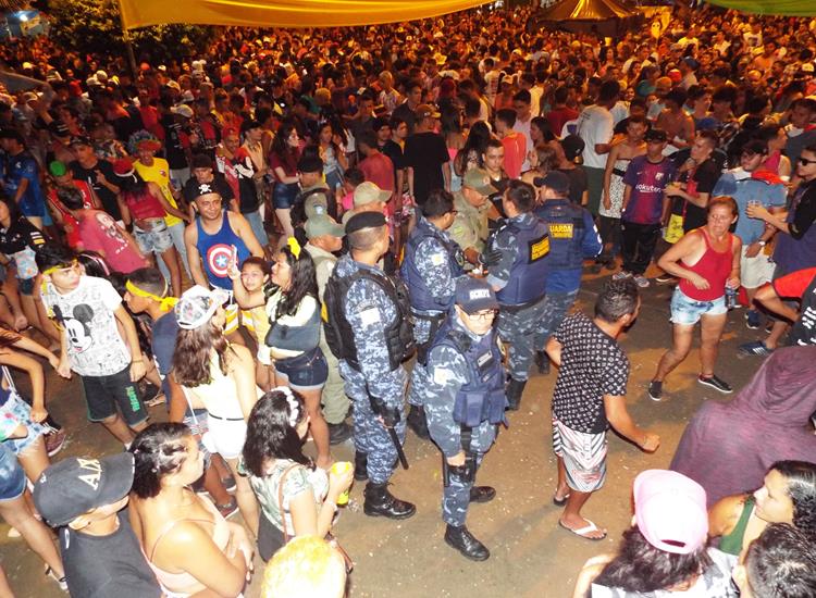 Forró Absoluthe e Kaio Stronda animaram terceira noite de Carnaval de Pedro II - Imagem 37