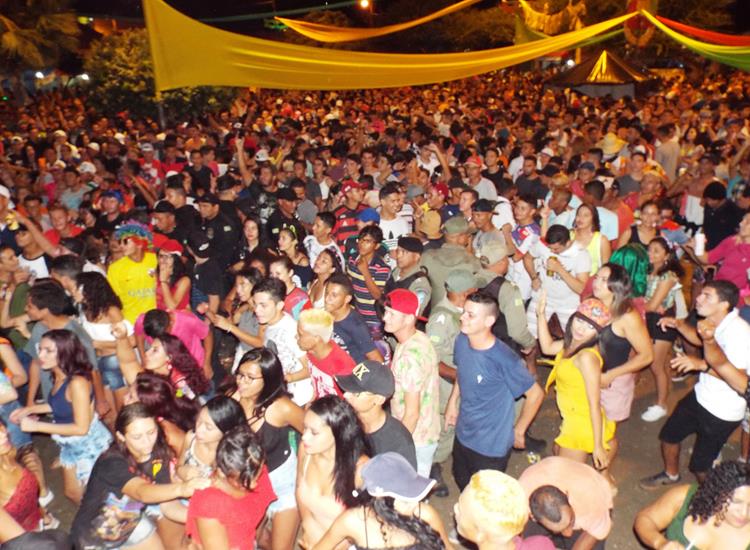 Forró Absoluthe e Kaio Stronda animaram terceira noite de Carnaval de Pedro II - Imagem 40