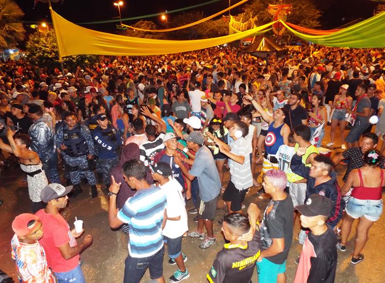 Forró Absoluthe e Kaio Stronda animaram terceira noite de Carnaval de Pedro II - Imagem 27