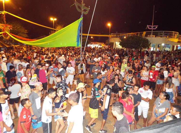 Forró Absoluthe e Kaio Stronda animaram terceira noite de Carnaval de Pedro II - Imagem 15