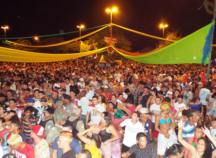 Forró Absoluthe e Kaio Stronda animaram terceira noite de Carnaval de Pedro II - Imagem 41