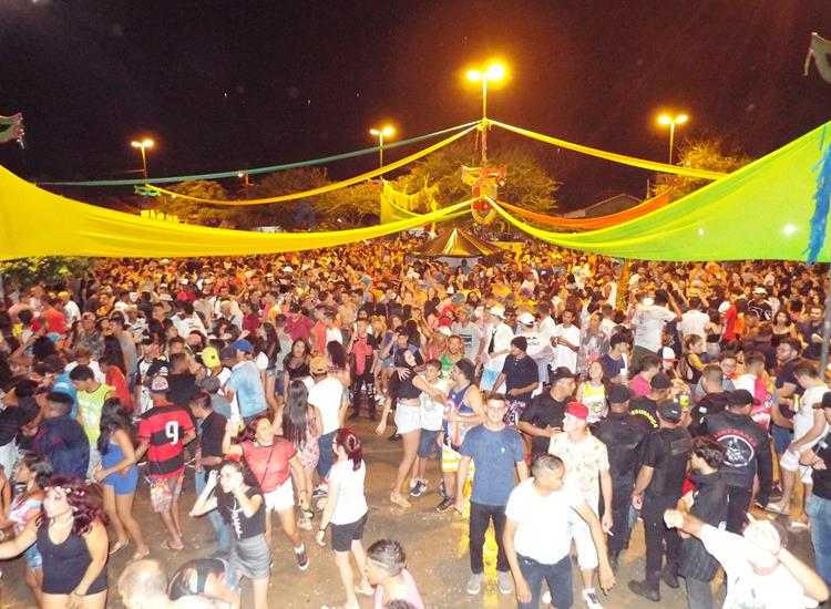 Forró Absoluthe e Kaio Stronda animaram terceira noite de Carnaval de Pedro II - Imagem 12