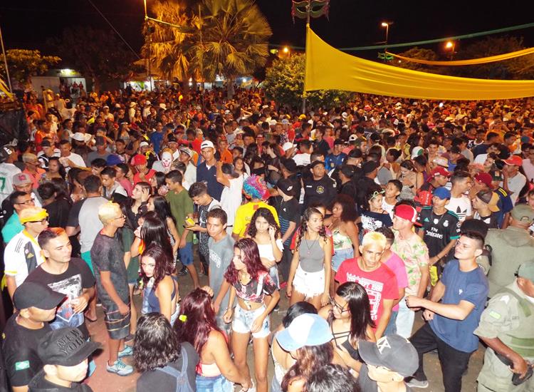 Forró Absoluthe e Kaio Stronda animaram terceira noite de Carnaval de Pedro II - Imagem 43