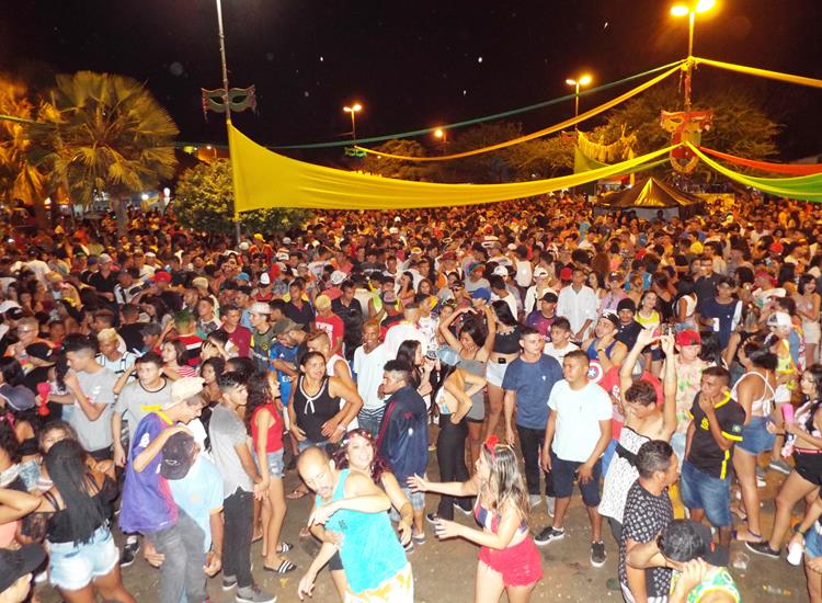 Forró Absoluthe e Kaio Stronda animaram terceira noite de Carnaval de Pedro II - Imagem 23