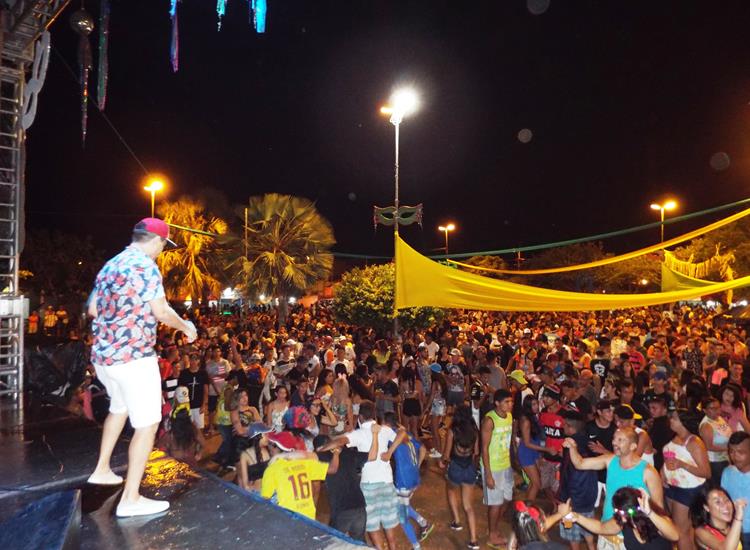 Forró Absoluthe e Kaio Stronda animaram terceira noite de Carnaval de Pedro II - Imagem 9