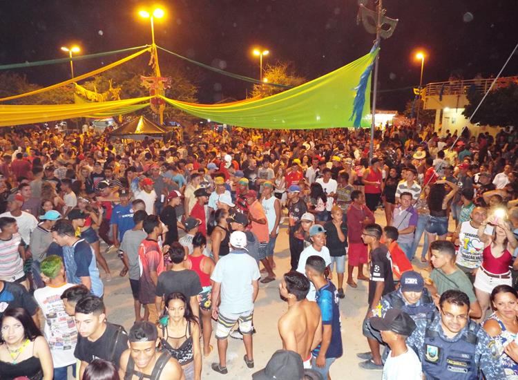 Público lota e se despede do carnaval 2019 ao som de Amor a 1000 e Edu Safadão - Imagem 60