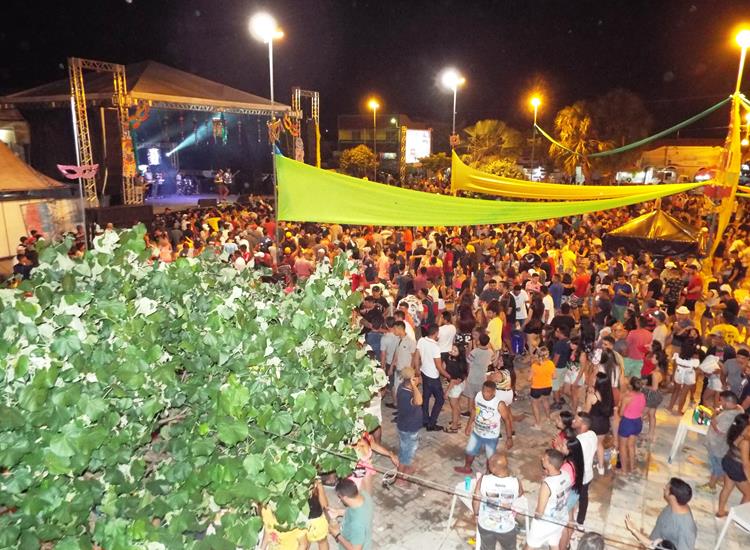 Público lota e se despede do carnaval 2019 ao som de Amor a 1000 e Edu Safadão - Imagem 53