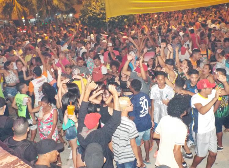 Público lota e se despede do carnaval 2019 ao som de Amor a 1000 e Edu Safadão - Imagem 43