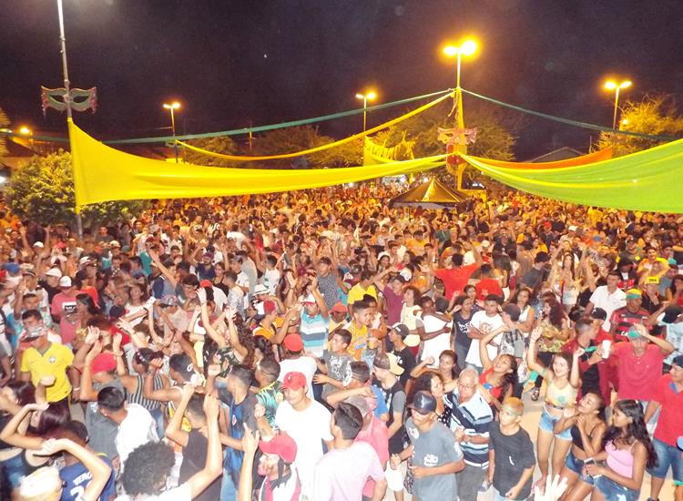 Público lota e se despede do carnaval 2019 ao som de Amor a 1000 e Edu Safadão - Imagem 44