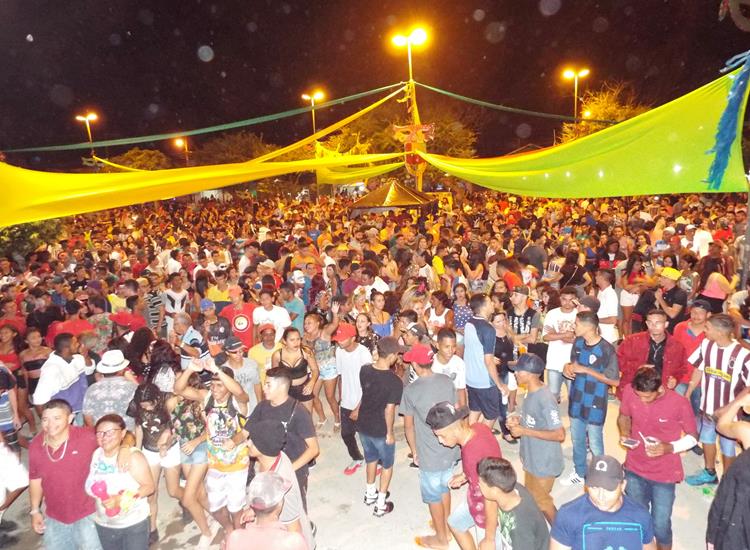 Público lota e se despede do carnaval 2019 ao som de Amor a 1000 e Edu Safadão - Imagem 27