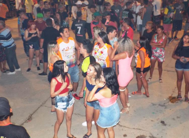 Público lota e se despede do carnaval 2019 ao som de Amor a 1000 e Edu Safadão - Imagem 2