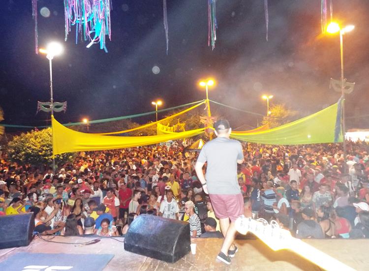 Público lota e se despede do carnaval 2019 ao som de Amor a 1000 e Edu Safadão - Imagem 33