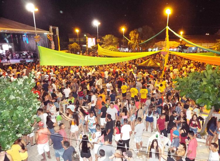 Público lota e se despede do carnaval 2019 ao som de Amor a 1000 e Edu Safadão - Imagem 15