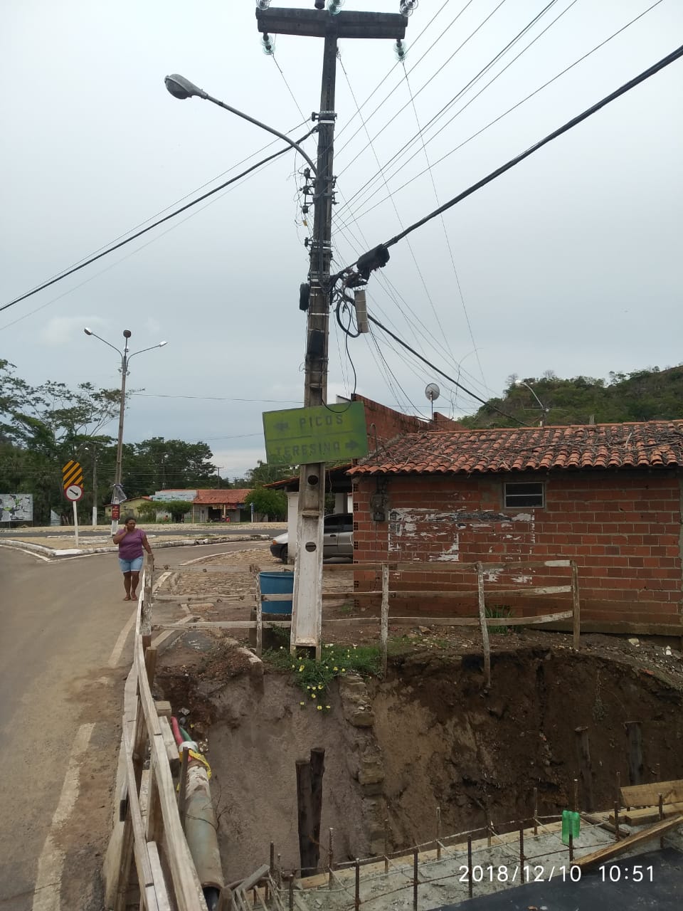 Para evitar tragédia prefeito cobra ação imediata da distribuidora de energia - Imagem 1