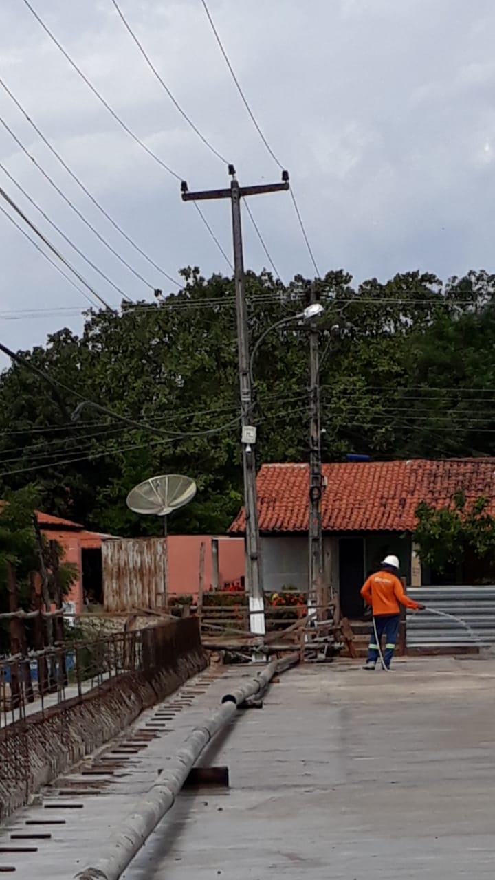 Para evitar tragédia prefeito cobra ação imediata da distribuidora de energia  - Imagem 4