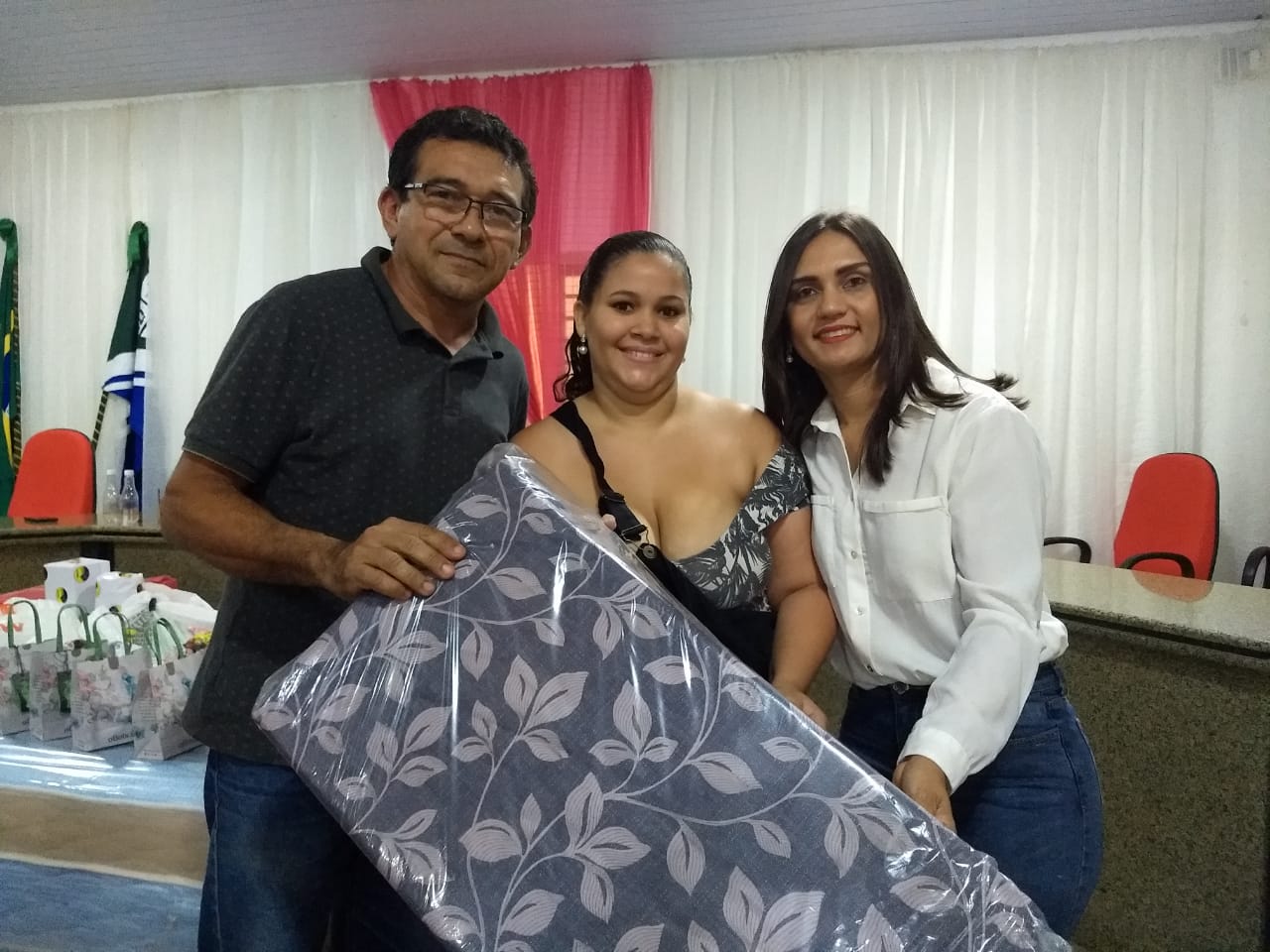 Vereadora festeja Dia Internacional da Mulher com festa e sorteio de vários brindes - Imagem 12
