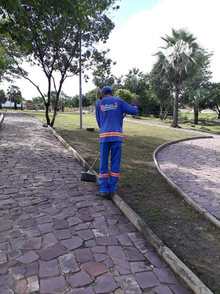 Prefeito João Luiz continua sua meta de cidade limpa  - Imagem 4